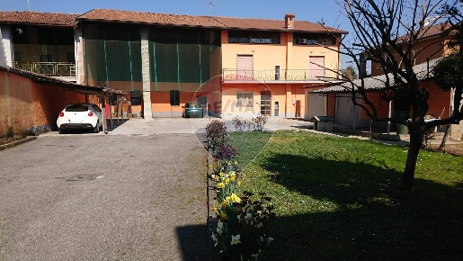 Foto Rustico a Caravaggio Centro di 402 m² con 10 locali in vendita