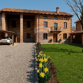 Foto Rustico a Caravaggio Centro di 402 m² con 10 locali in vendita