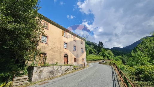 Foto Rustico a Orero Isolona di 1800 m² con 20 locali in vendita