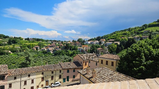 Foto Rustico in Cartoceto, Cartoceto Centro di 180 m² con 6 locali