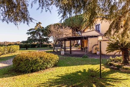 Foto Rustico in Via Del Casale Di Sant'angelo, Roma Osteria Nuova di 750 m²