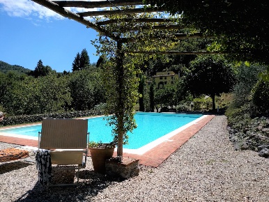 Foto Rustico in via di pescaglia, Pescaglia Centro di 250 m² con 8 locali