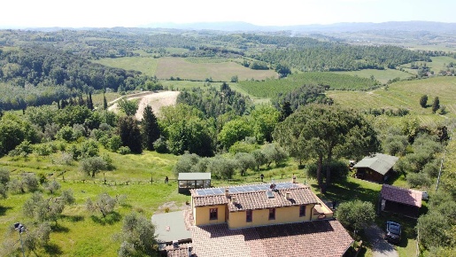 Foto Rustico a Palaia Centro di 250 m² con 6 locali in vendita