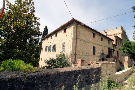 Foto Rustico a Perugia Colle Umberto - Monte Tezio di 630 m² con 21 locali