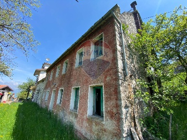 Foto Rustico a Belluno di 200 m² con 5 locali in vendita