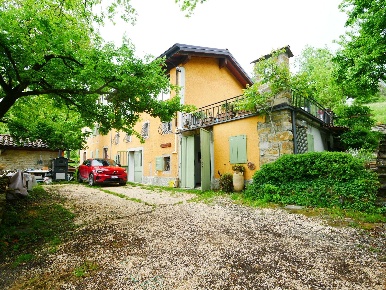 Foto Rustico a Polinago di 230 m² con 8 locali in vendita