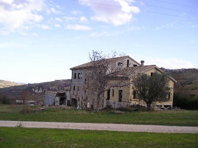 Foto Rustico in Contrada Madonna delle piane, Acquaviva Picena di 1600 m²