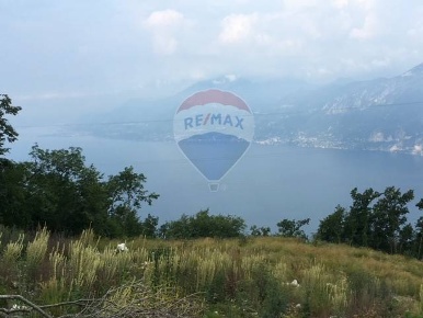 Foto Rustico a Brenzone sul Garda di 112 m² con 5 locali in vendita