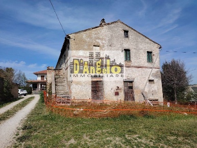 Foto Rustico in Contrada Fiorano, Cossignano di 126 m² con 6 locali