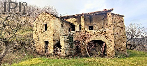 Foto Rustico in Via Gaggioni, Montechiaro d'Acqui di 180 m² con 8 locali