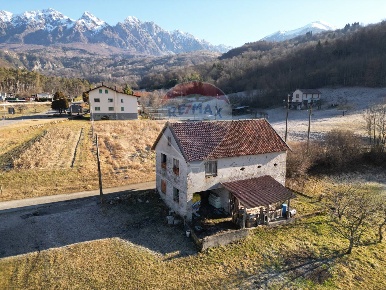 Foto Rustico in Via Monte Cavallo, Alpago Cornei di 150 m² con 6 locali