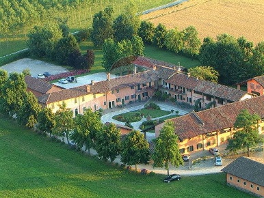 Foto Rustico in Cascina Barcella, Robecco sul Naviglio di 2000 m²