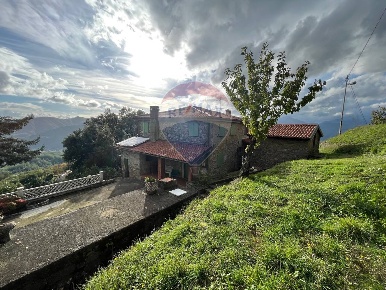 Foto Rustico a Coreglia Antelminelli Gromignana di 111 m² con 6 locali