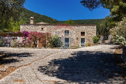 Foto Rustico in Madonna Incoronata, Mattinata con 20 locali in vendita