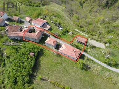 Foto Rustico in frazione san massimo, Piana Crixia di 450 m² con 18 locali