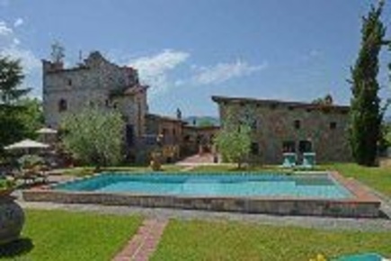 Foto Rustico a Cavriglia di 840 m² con 15 locali in vendita