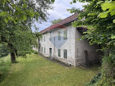 Foto Rustico in Via delle Valli, Belluno di 400 m² con 10 locali in vendita