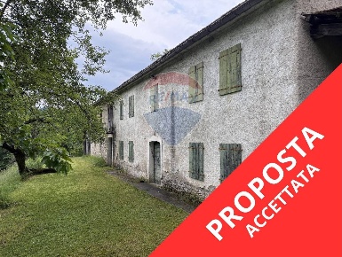Foto Rustico in Via delle Valli, Belluno di 400 m² con 10 locali in vendita