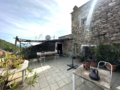 Foto Rustico in via al castello, Castelvecchio di Rocca Barbena di 180 m²