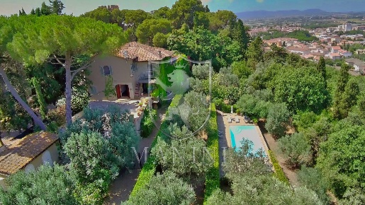 Foto Rustico in via di sasseta, Campiglia Marittima di 310 m² con 20 locali