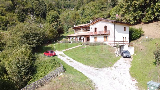 Foto Rustico in via Rucca, Zone di 600 m² con 7 locali in vendita