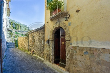 Foto Rustico in VICOLO L. MORELLI, Arpino Centro di 250 m² con 8 locali