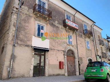 Foto Rustico in Corso Umberto I, Montagano di 900 m² con 13 locali