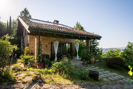 Foto Rustico in MARISCHIO VIA LA PINETA, Fabriano di 120 m² con 5 locali