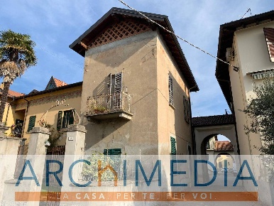 Foto Rustico in Via Monte Grappa, Malnate Centro di 110 m² con 4 locali