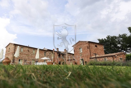 Foto Rustico in Via delle Selce, Torrita di Siena di 1000 m² con 20 locali