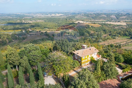 Foto Rustico a Sarteano Centro di 500 m² con 14 locali in vendita