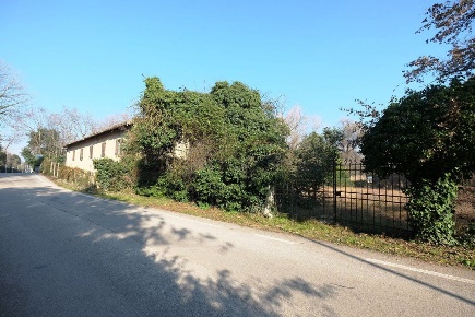 Foto Rustico a Cordenons Centro di 220 m² con 4 locali in vendita