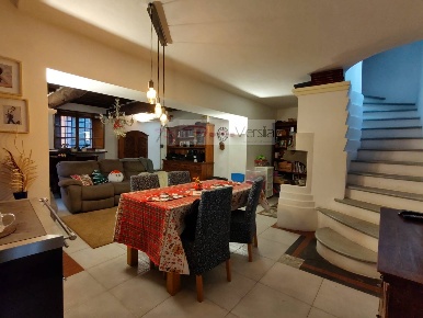 Foto Rustico a Pietrasanta di 272 m² con 10 locali in vendita