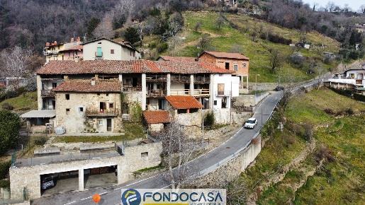 Foto Rustico a Adrara San Martino di 175 m² con 4 locali in vendita