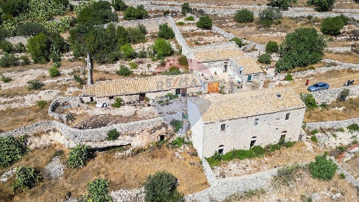 Foto Rustico in contrada pozzillo, Ragusa Puntarazzi - Pozzillo di 450 m²