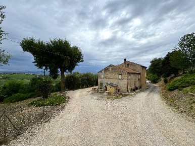 Foto Rustico a Fermo di 273 m² con 10 locali in vendita