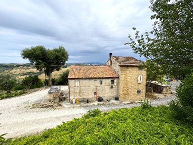 Foto Rustico a Fermo di 273 m² con 10 locali in vendita