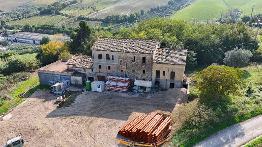 Foto Rustico in Via Madonna delle Piane, Acquaviva Picena di 872 m²