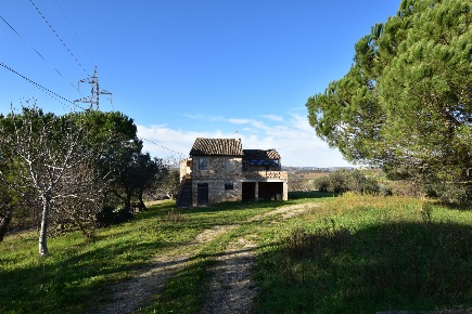 Foto Rustico a Monsampolo del Tronto di 200 m² con 5 locali in vendita