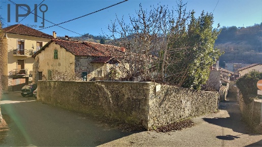 Foto Rustico a Spigno Monferrato Centro di 200 m² con 10 locali in vendita