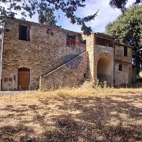 Foto Rustico a Perugia Ramazzano - Colombella di 490 m² con 7 locali
