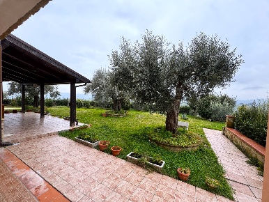 Foto Rustico a Tolentino di 300 m² con 12 locali in vendita