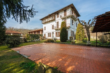 Foto Rustico in Strada del Passatempo, Chieri Zona Periferica di 518 m²