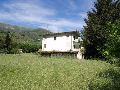 Foto Rustico a Camaiore di 120 m² con 6 locali in vendita