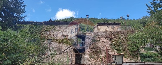 Foto Rustico in Fraz. Ascolano Rasiglia, Foligno di 178 m² con 3 locali