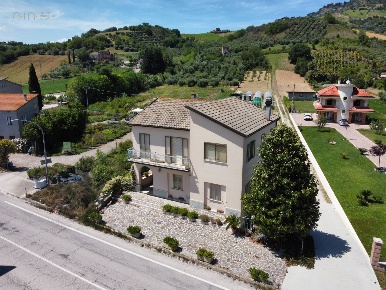 Foto Rustico in Contrada Cabiano, Ripatransone di 250 m² con 9 locali