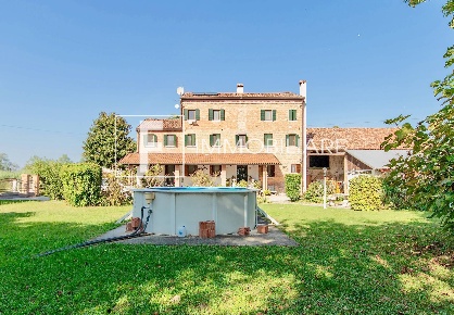 Foto Rustico a Jesolo Cortellazzo di 400 m² con 6 locali in vendita