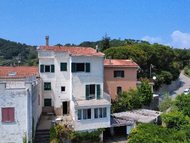 Foto Rustico in Località Crova, Moneglia Crova di 187 m² con 7 locali