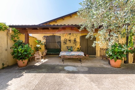 Foto Rustico Carini Grotte Di Armeta, Zucco di 353 m² con 6 locali