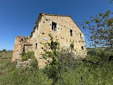 Foto Rustico a Monteprandone di 250 m² con 10 locali in vendita